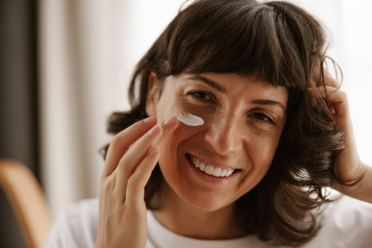 12 Skincare Lokal Terbaik untuk Usia 40 Tahun ke Atas: Anti Penuaan Dini!