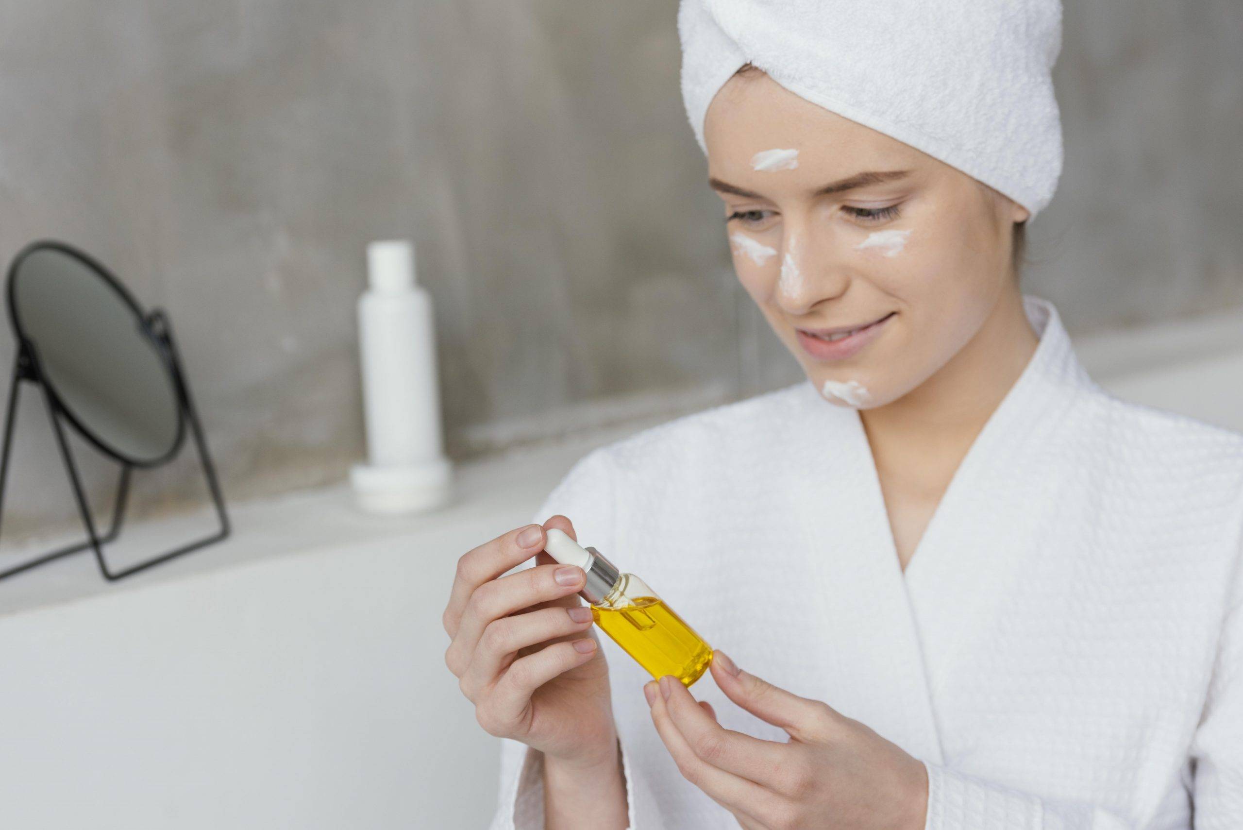 25 Produk Skincare Lokal yang Ampuh Samarkan Garis Halus, Bye-Bye Kerutan! 