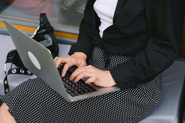 15 Rekomendasi Gaya Smart Casual untuk Pekerja Usia 30-an