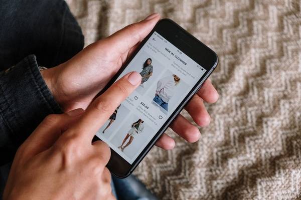 Tips Remaja Aman Bertransaksi Digital dari Pakar, serta Rekomendasi Bank Digital