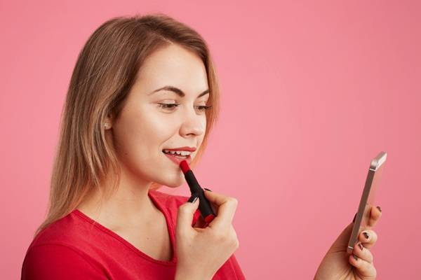 Lipstik Hybrid Skincare Lagi Hype! Cek 12 Rekomendasinya, Mulai dari Rp30 Ribuan
