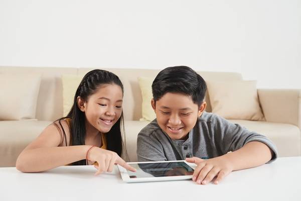 Ini 8 Rekomendasi Gadget Aman dan Seru untuk Belajar Bagi Anak SD
