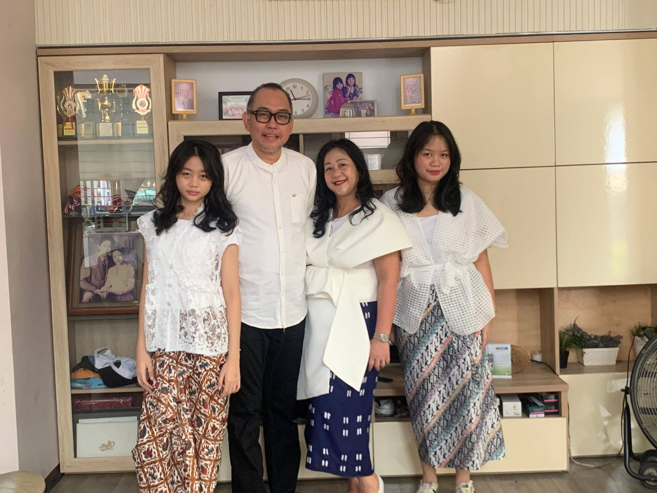 Arlien Panambang: Tetap Dekat secara Emosional dengan Anak Remaja Walau Sibuk Bekerja