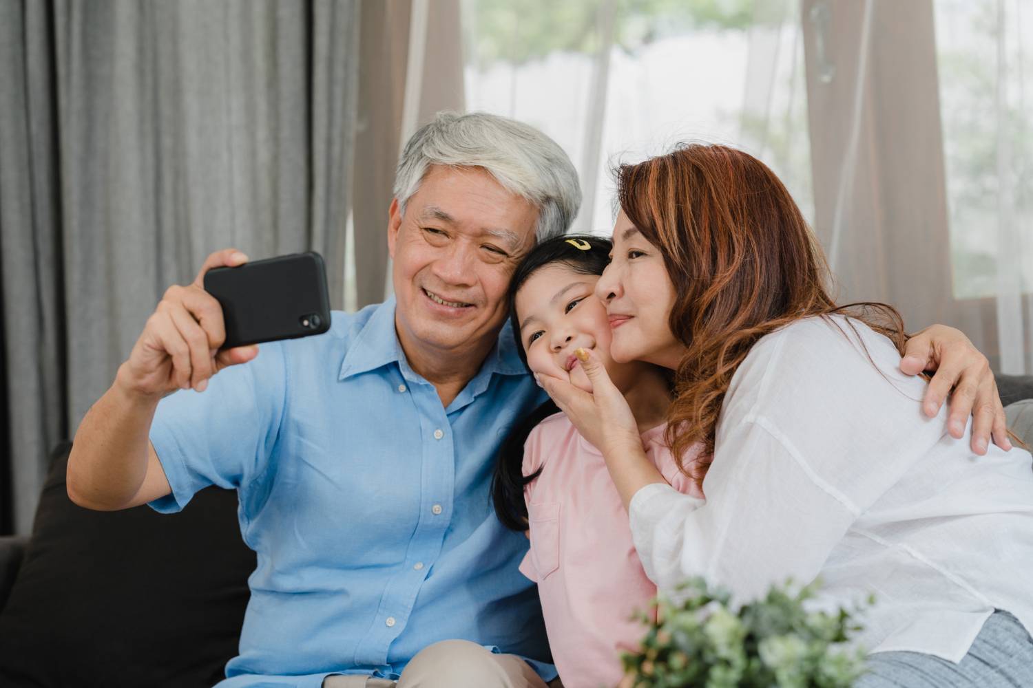 8 Kesalahan Kakek dan Nenek dalam Mengasuh Cucu yang Sering Tidak Disadari