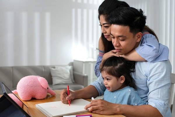 Reparenting: Ternyata Banyak Orang Tua yang Butuh Melakukannya