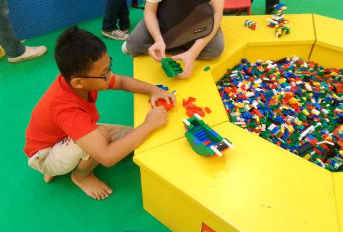 Ayo Ikut Membangun Topeng Barong Raksasa di Legoland!