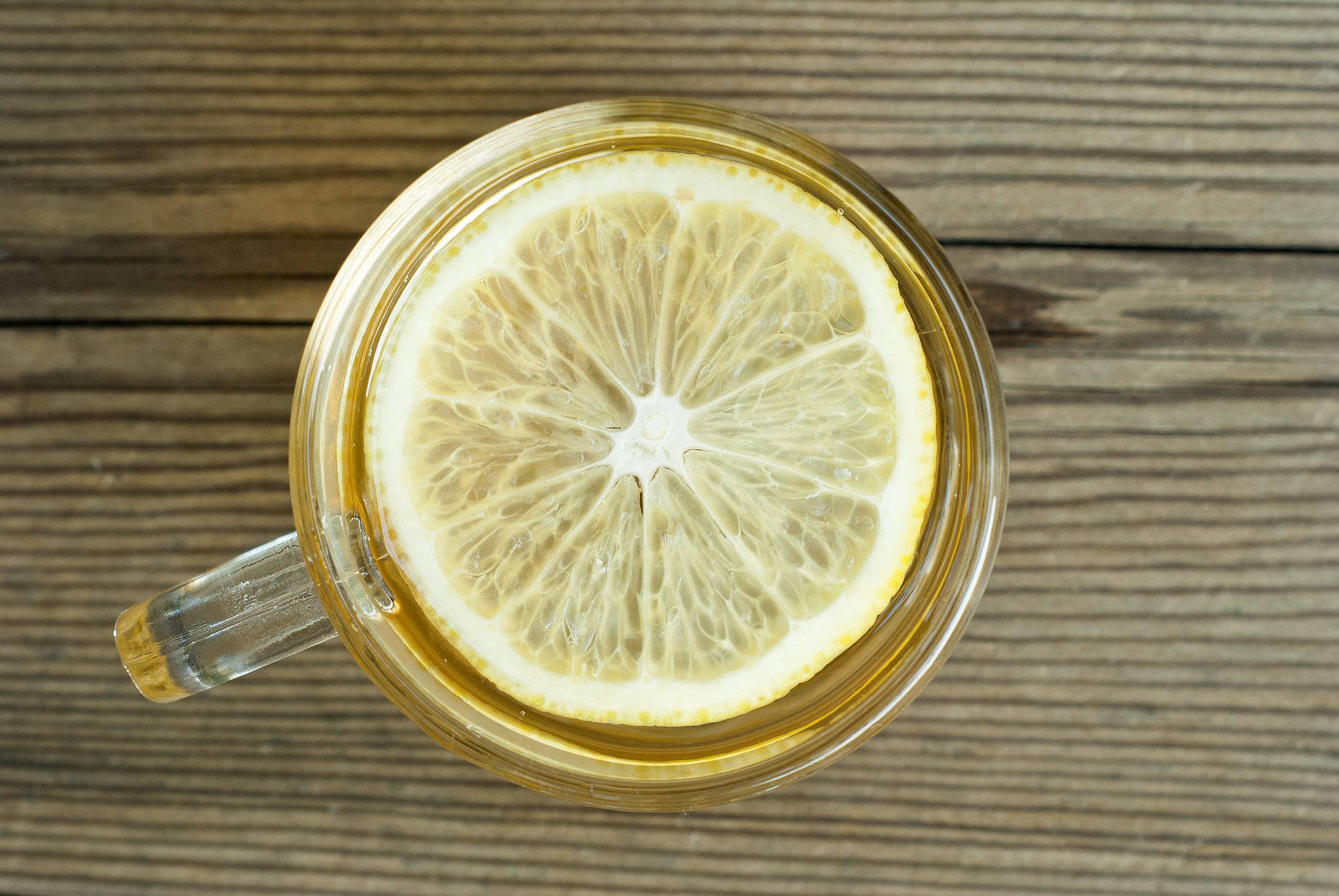 Manfaat Dari Segelas Air Lemon Hangat