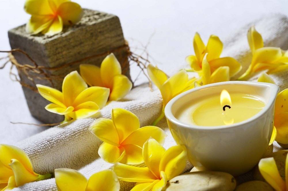Candle Massage; Sensasi Hangat Lelehan Lilin Aromaterapi