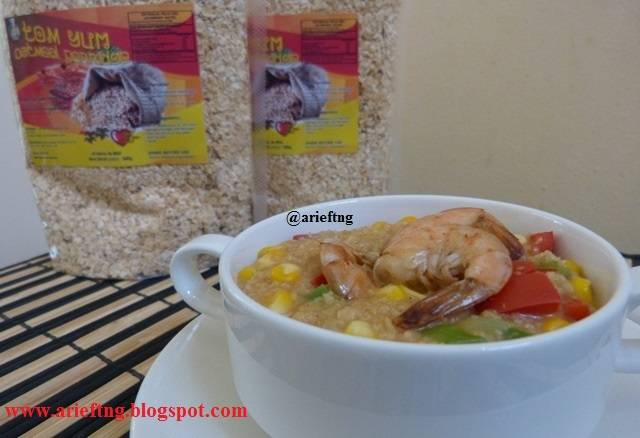 Tom Yum Oatmeal Porridge with Shrimp, Sweet Corn, Red & Green Bell Pepper