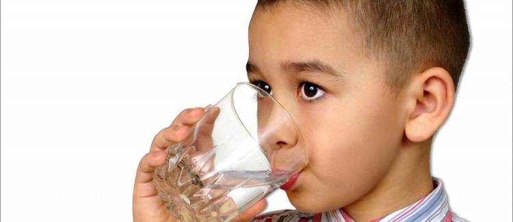 Cara Minum Air yang Menyenangkan Agar Anak Tak Dehidrasi