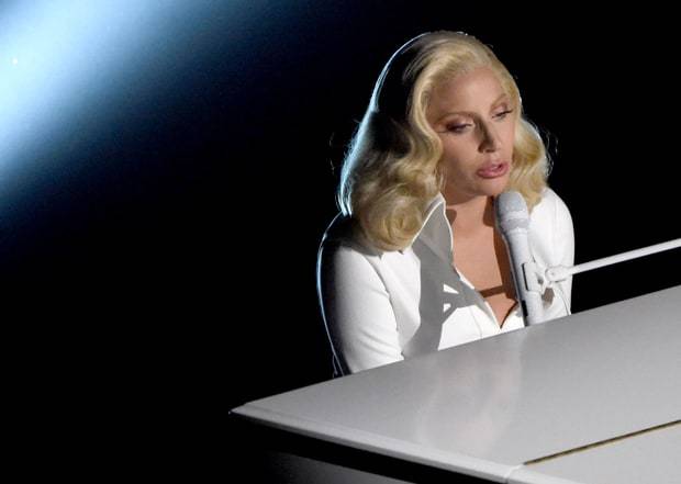 Pesan Kuat di Balik Penampilan Lady Gaga pada Oscar 2016