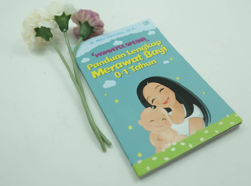 Review Buku: Mommyclopedia, Panduan Lengkap Merawat Bayi 0-1 Tahun
