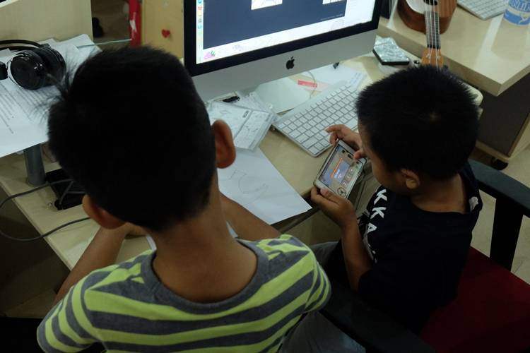 Ciptakan Lingkungan Kondusif untuk Atasi Anak Kecanduan Game Online