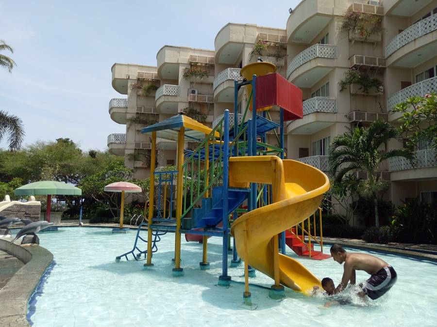 Kolam Renang Hotel yang Keren & Kids Friendly