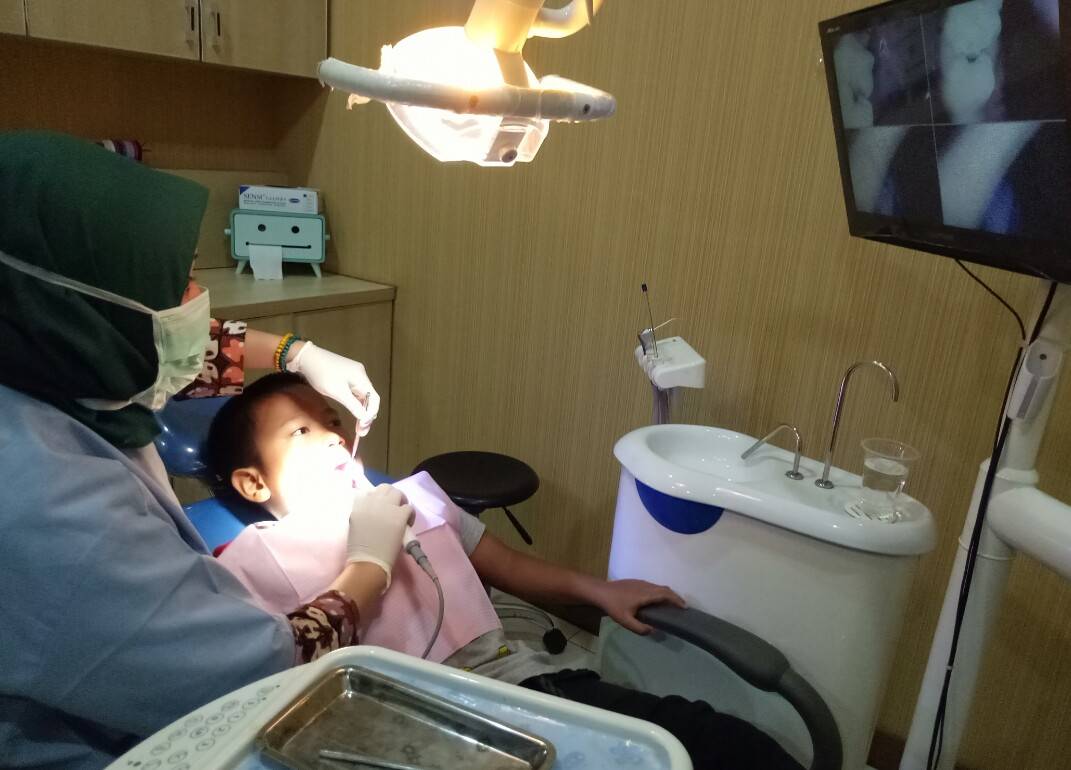 Karang Gigi Pada Anak, Perlukah Dibersihkan?