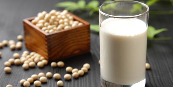 Kebanyakan Minum Susu Kedelai Bikin Anak Lelaki Jadi ‘Gemulai’ ?