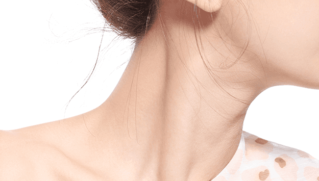 8 Produk Skincare Terbaik untuk Merawat Kulit Leher Agar Tidak Mudah Keriput