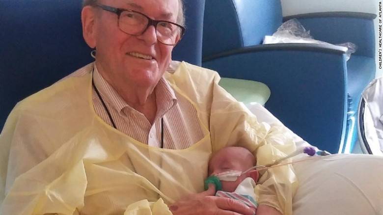 ICU Grandpa: Profesi Langka, Memberikan Harapan Hidup Lewat Sentuhan