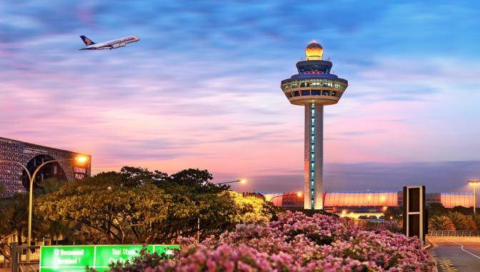 10 Cara Asik Menghabiskan Waktu di Changi Airport