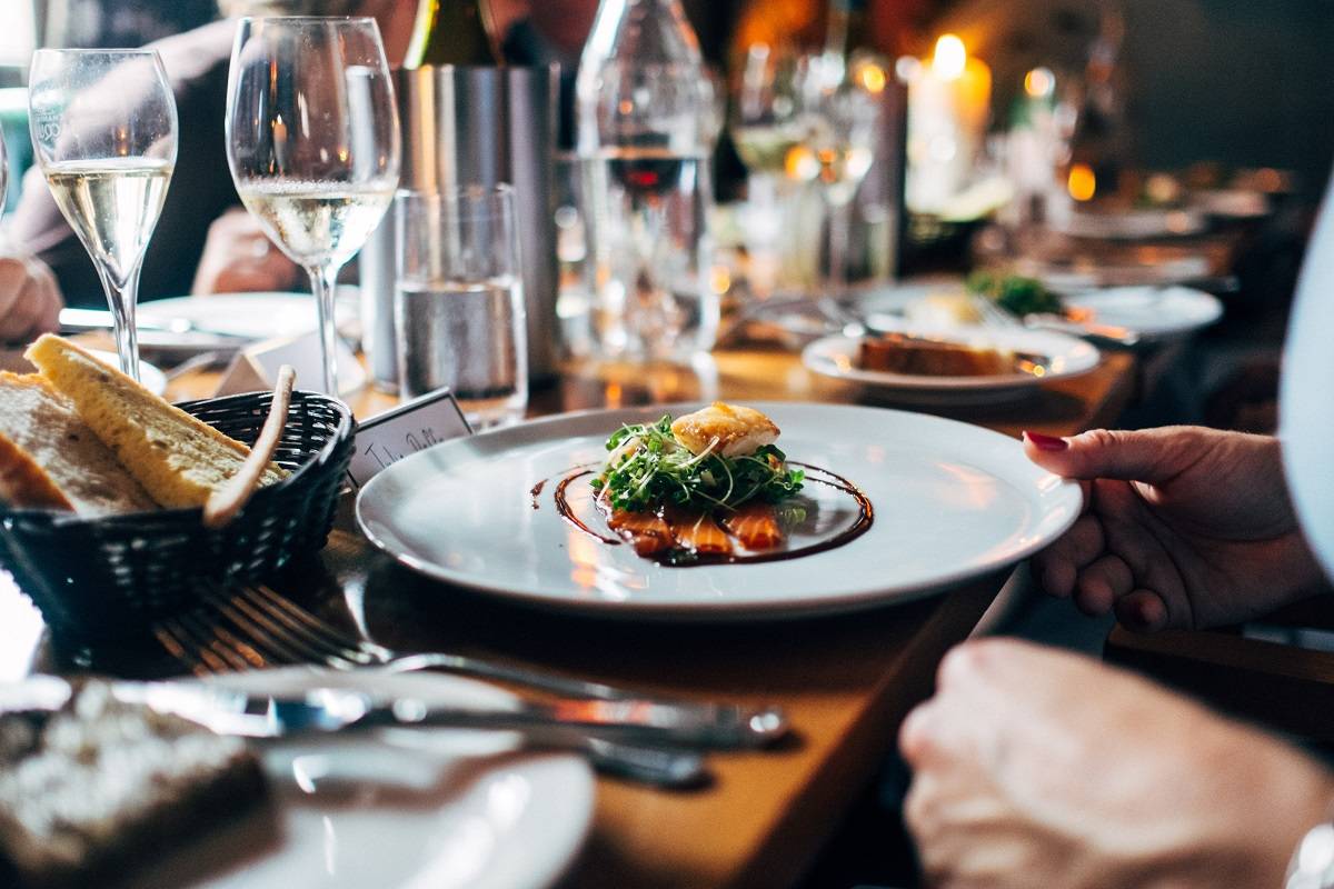 Table Manners 1O1: Persiapan Mengikuti Makan Malam Tahun Baru