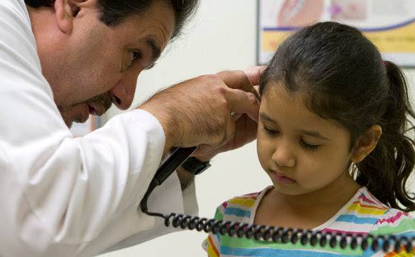 Infeksi Telinga pada Balita: Dianggap Sangat Umum, Lalu Kapan Perlu ke Dokter?