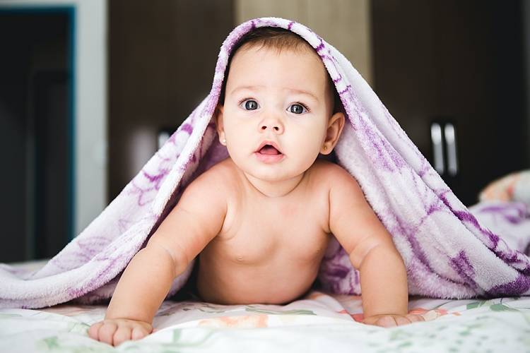 Tahapan Tumbuh Kembang Bayi 0-12 Bulan, Bayi Anda Sedang Di Fase Mana?