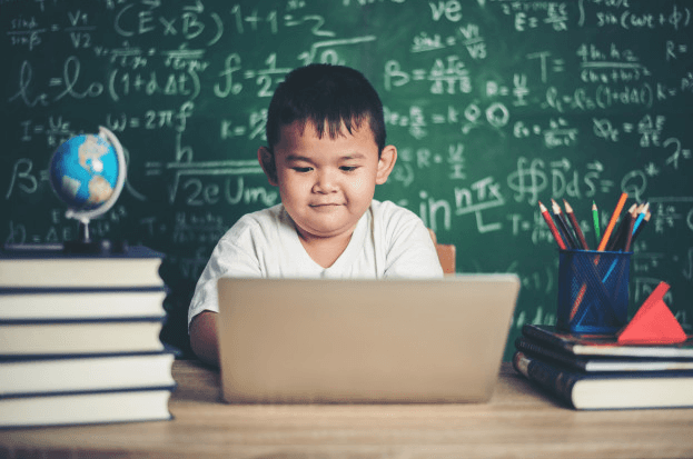 25 Pertanyaan Seputar Sekolah Online yang Bisa Ditanyakan ke Anak