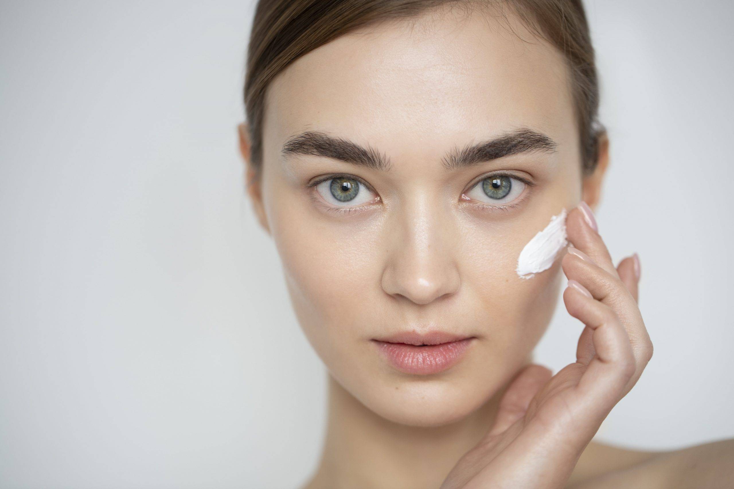 10 Rekomendasi Skincare dengan Kandungan Ceramide beserta Manfaatnya