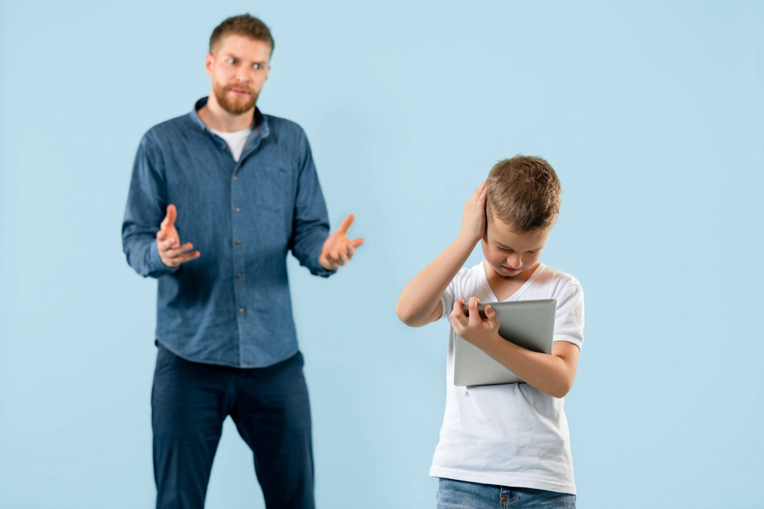 Jangan Gengsi, Ini 8 Manfaat Orang tua Minta Maaf pada Anak