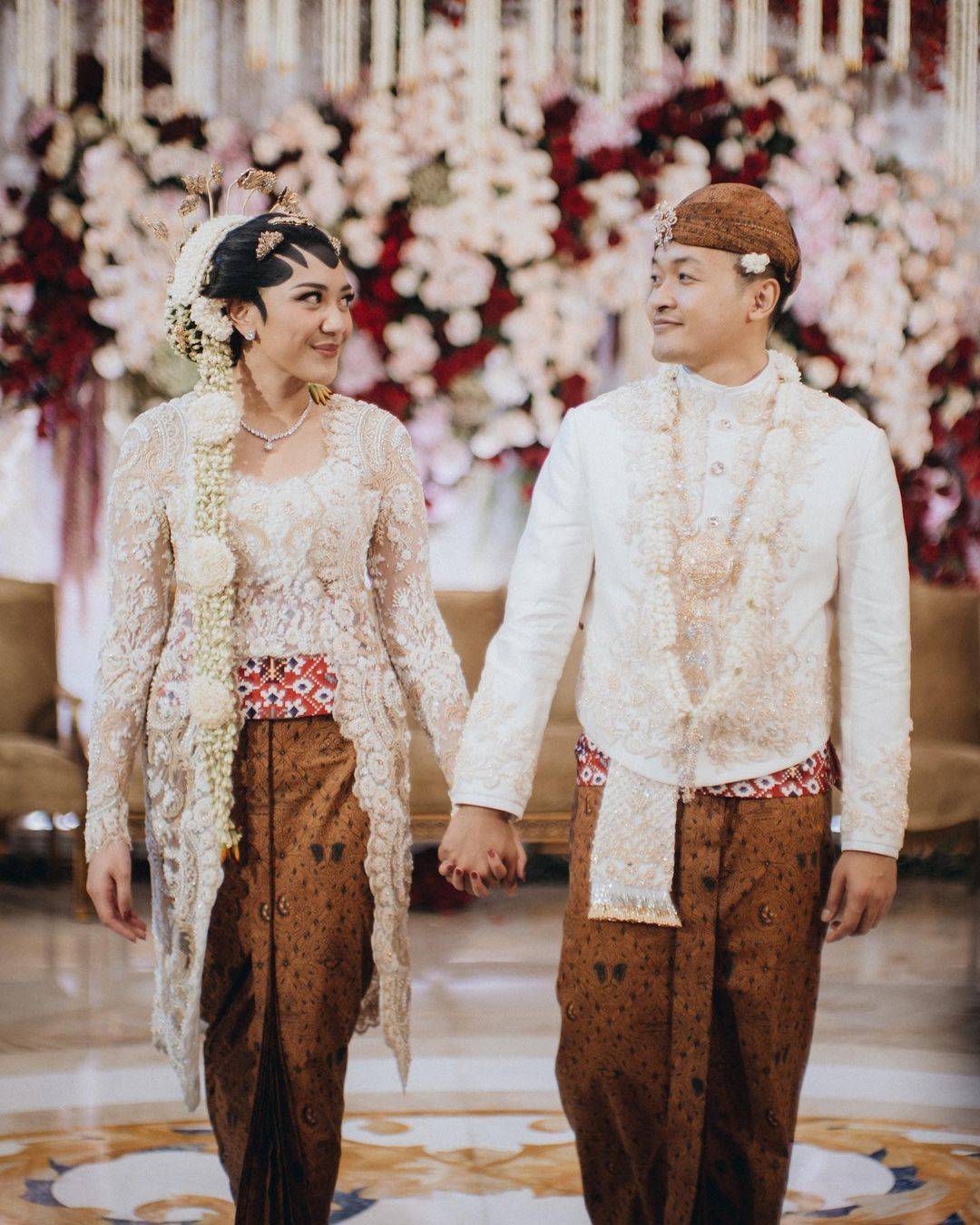 Ketahui Makna 13 Rangkaian Upacara Adat Panggih di Pernikahan Putri Tanjung  