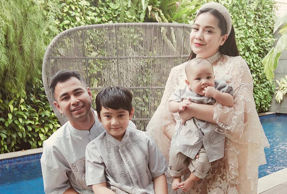 Deretan Gaya Selebriti Indonesia Rayakan Lebaran 2022 Bersama Keluarga