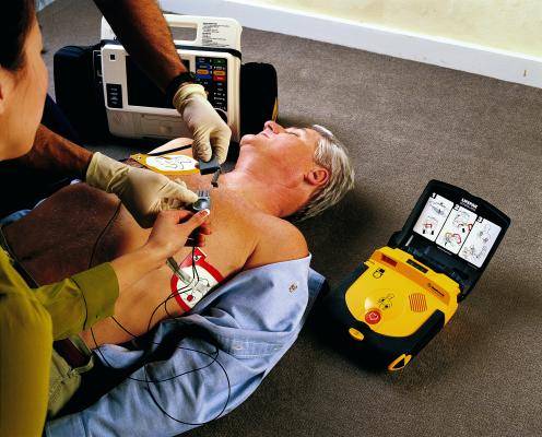 Pentingnya Kantor Memiliki Alat Defibrillator Eksternal Otomatis, Penyelamat Henti Jantung Mendadak