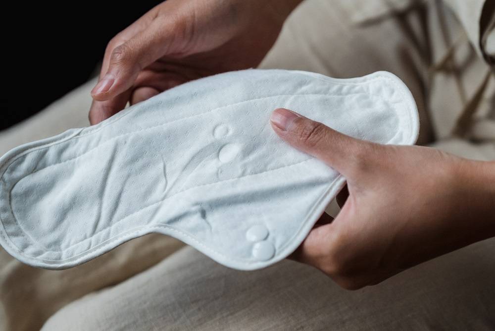 MD Reviews Head to Head: Menstrual Underwear Fit & Bare VS Menstrual Pads Lilypads