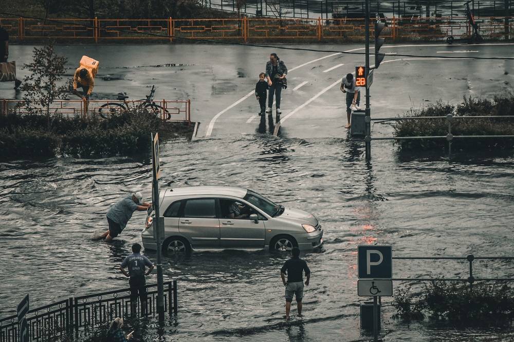 Kendaraan Terendam Banjir, Begini Cara Klaim Asuransi yang Tepat!