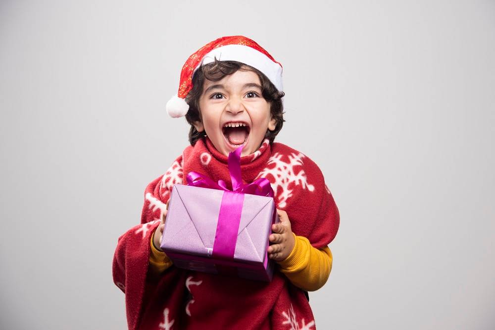 40 Rekomendasi Hadiah Natal untuk Anak Sesuai Usia, Mulai dari 6 Tahun!