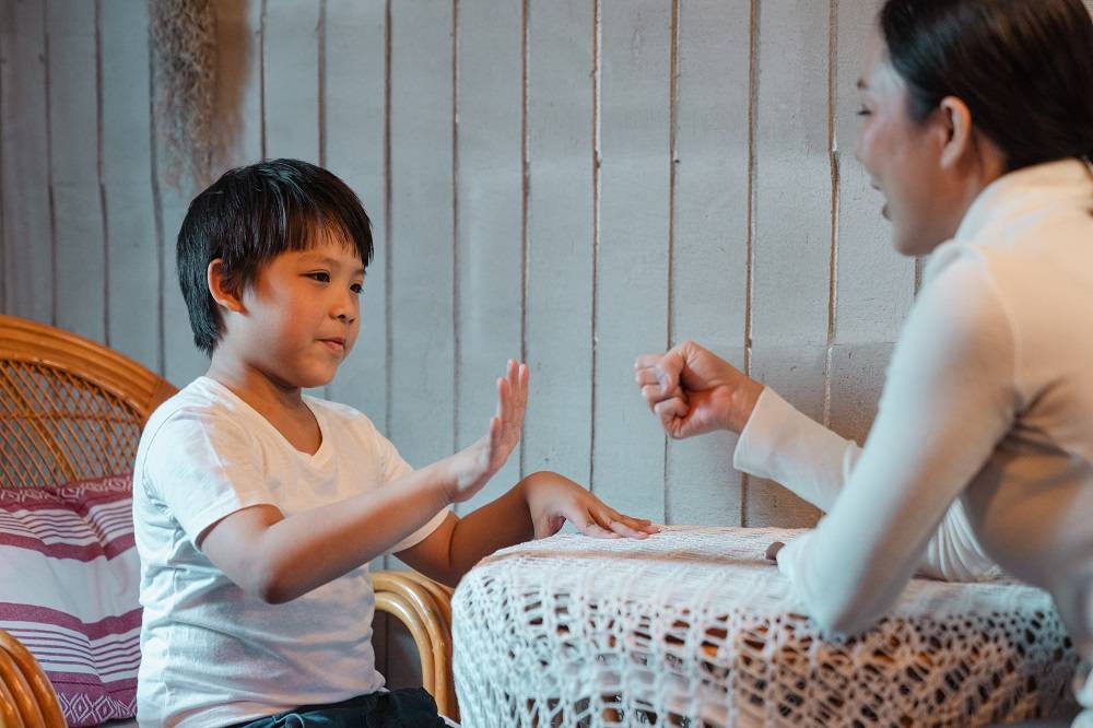 10 Penyebab Orang Tua Gampang Marah ke Anak dan Cara Mengatasinya!