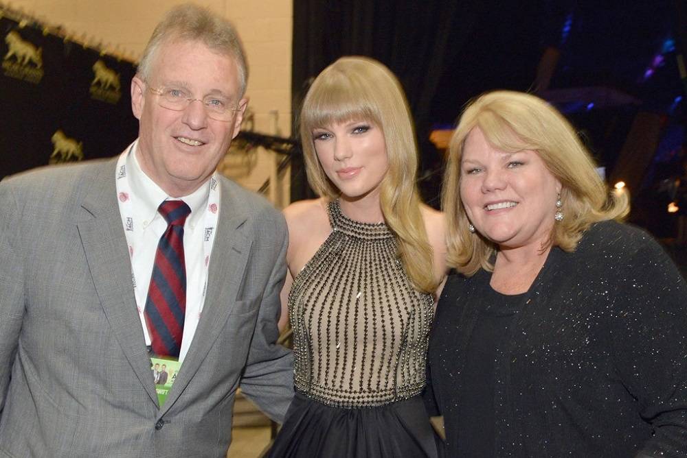 Tips Parenting Orang Tua Taylor Swift: Tidak Memberikan Tekanan pada Anak