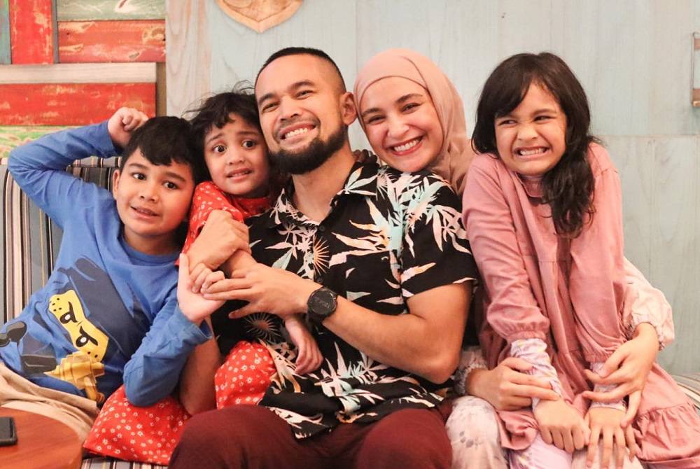 9 Artis yang Mengasuh Anak dengan Cara Parenting Islami, Dari Shireen Sungkar hingga Natasha Rizky