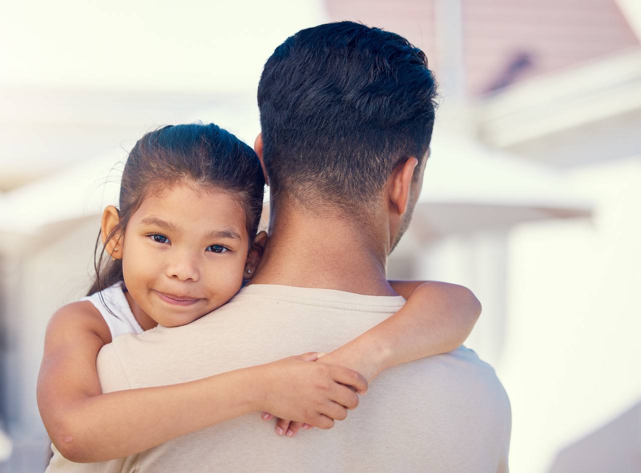 7 Kepusingan Single Dad Yang Memiliki Anak Perempuan
