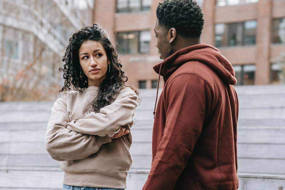 5 Hal yang Tidak Perlu Membuat Overthinking dalam Hubungan Asmara
