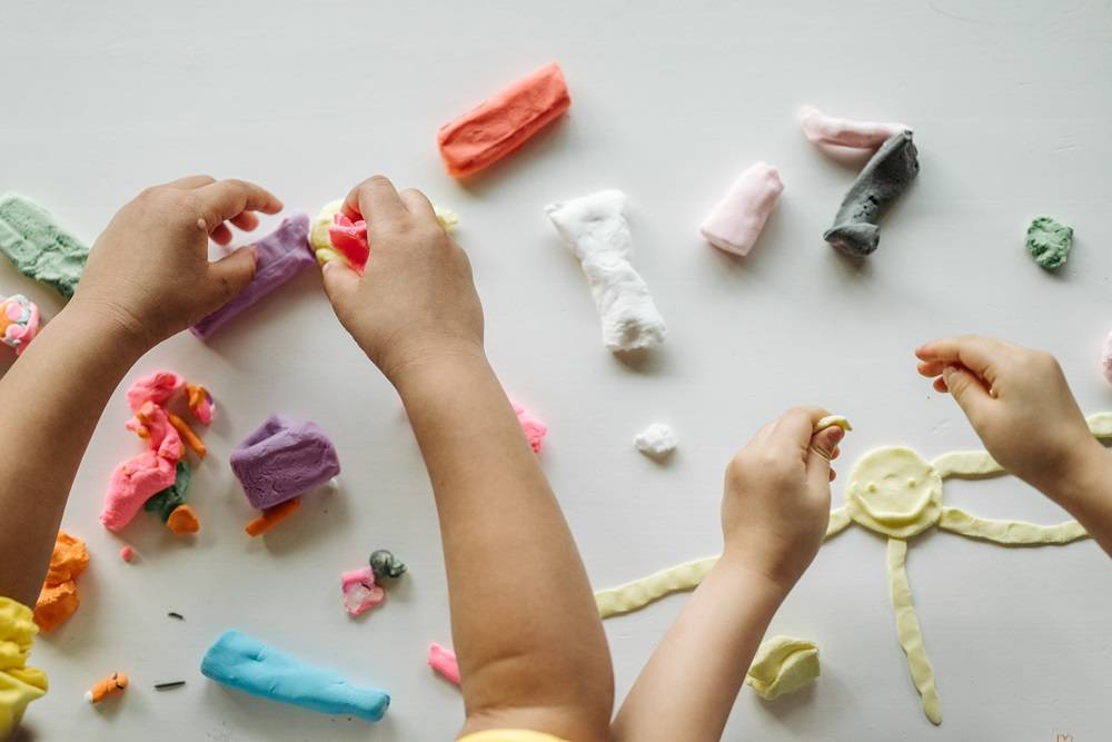 5 Cara Membuat Play Doh Sendiri untuk Aktivitas Anak, Mudah dan Aman!
