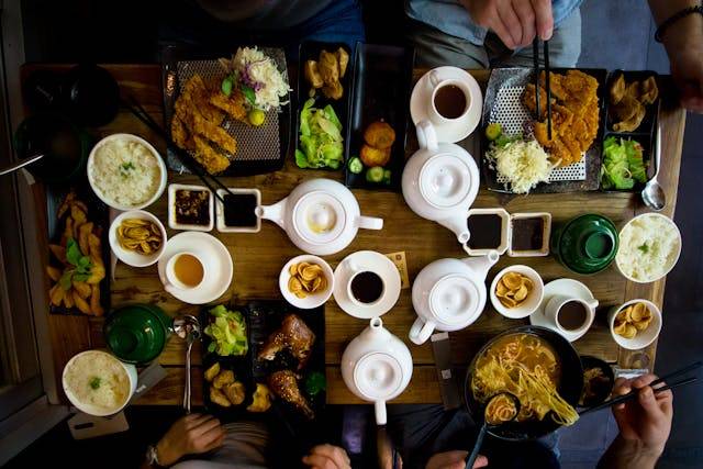 7 Tempat Makan untuk Bukber di Bandung, Hits dan View Bagus
