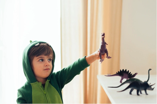 anak suka dinosaurus