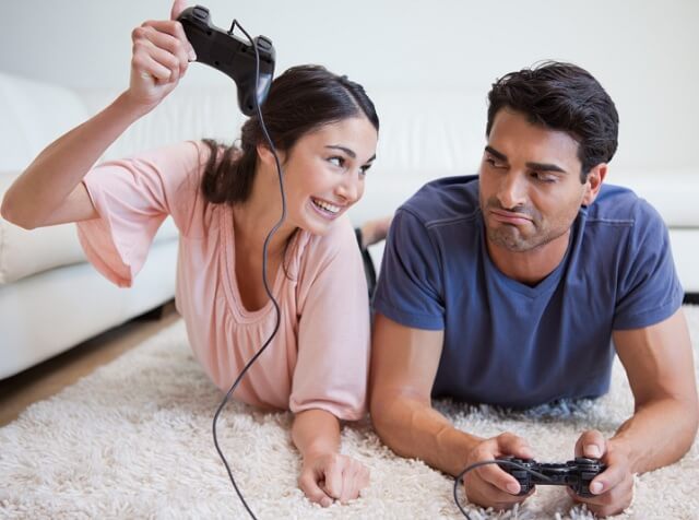 pasangan bermain game