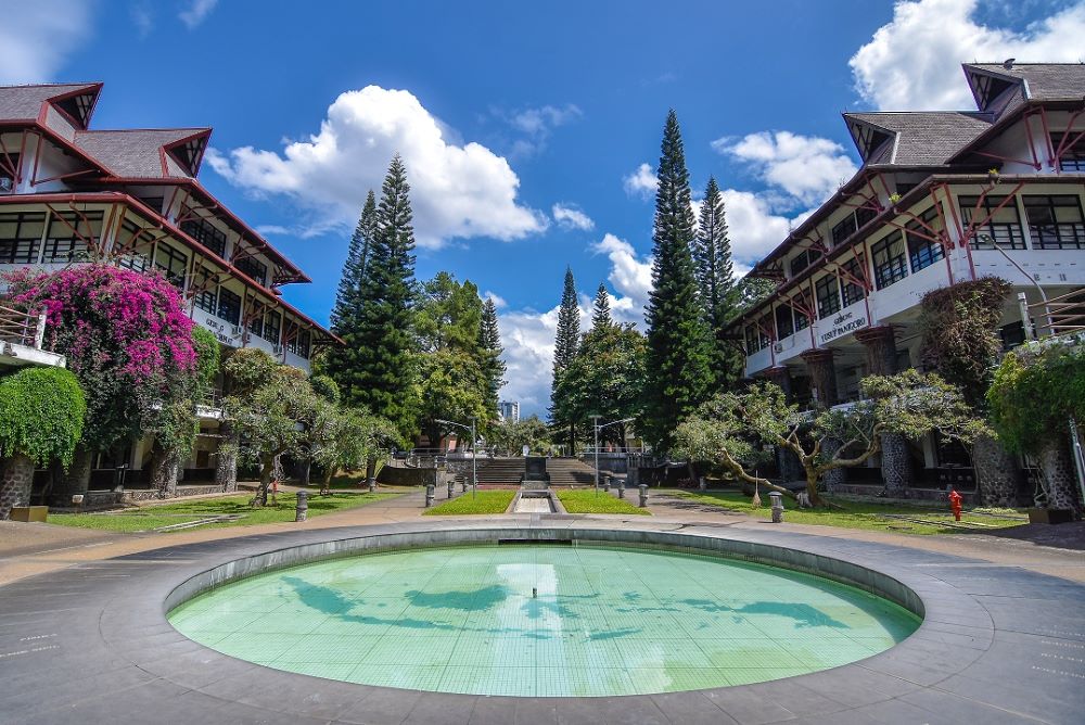 kampus program AI