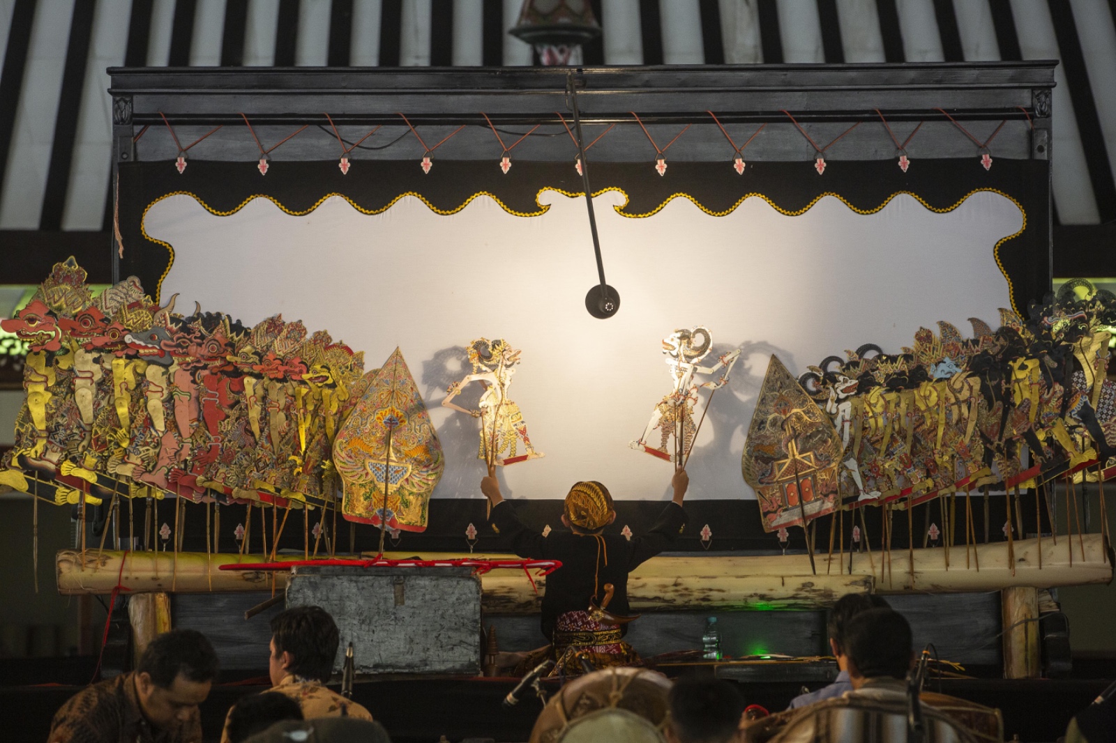 Oseano Janardhana dalang wayang kulit