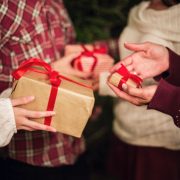 hadiah natal teman kerja dan bos