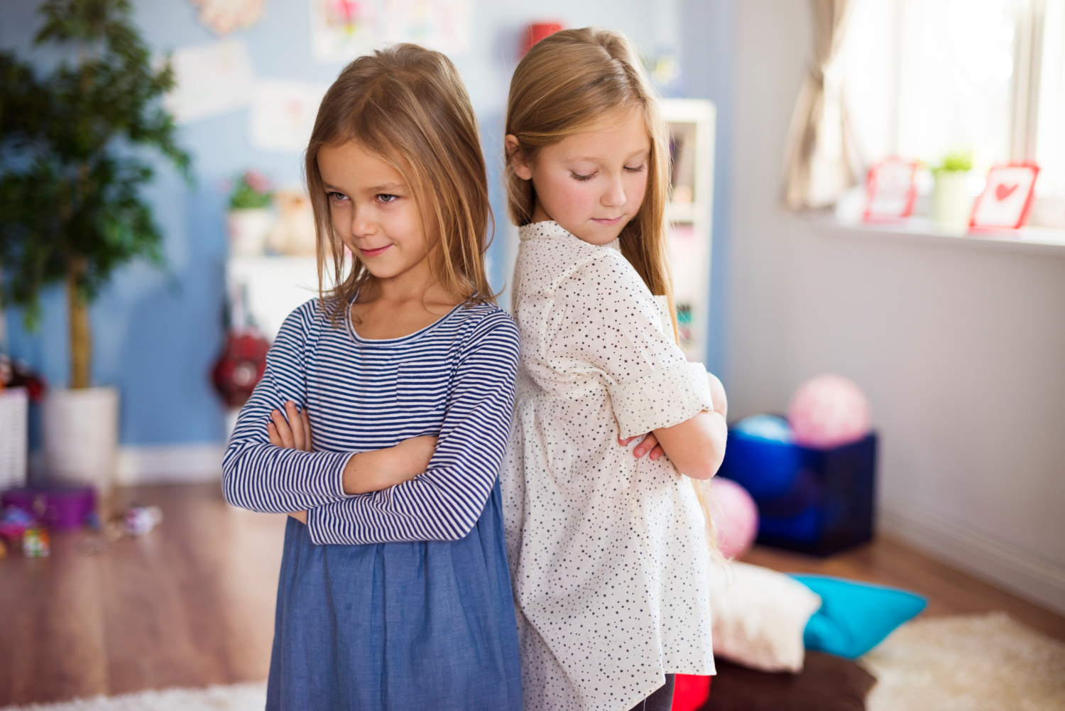 Perbedaan Pertengkaran Anak Hanya Konflik Normal VS Sibling Rivalry