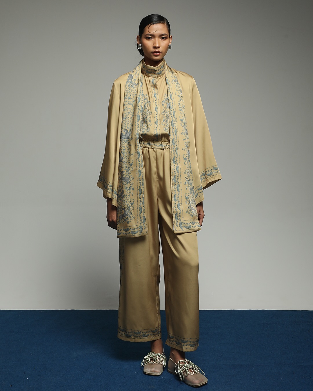 Ide Outfit Natal untuk Acara Keluarga, dari Casual hingga Glam!