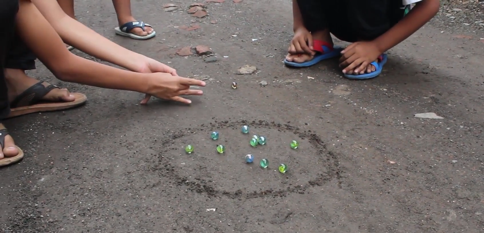 Permainan Jadul yang Melatih Fisik dan Sosial Anak